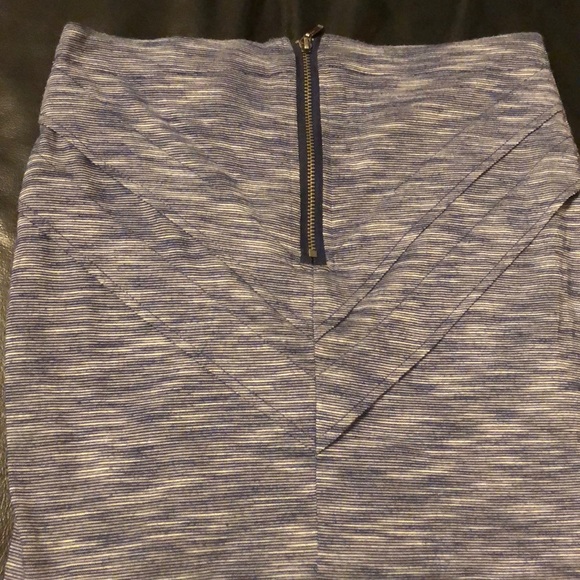 Mini skirt with side and back detailing - Picture 4 of 4